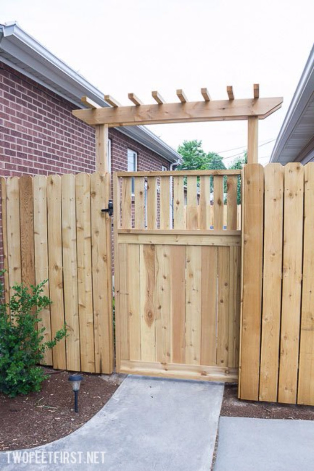 Backyard Fence Door
 36 DIY Fences and Gates To Showcase Your Yard