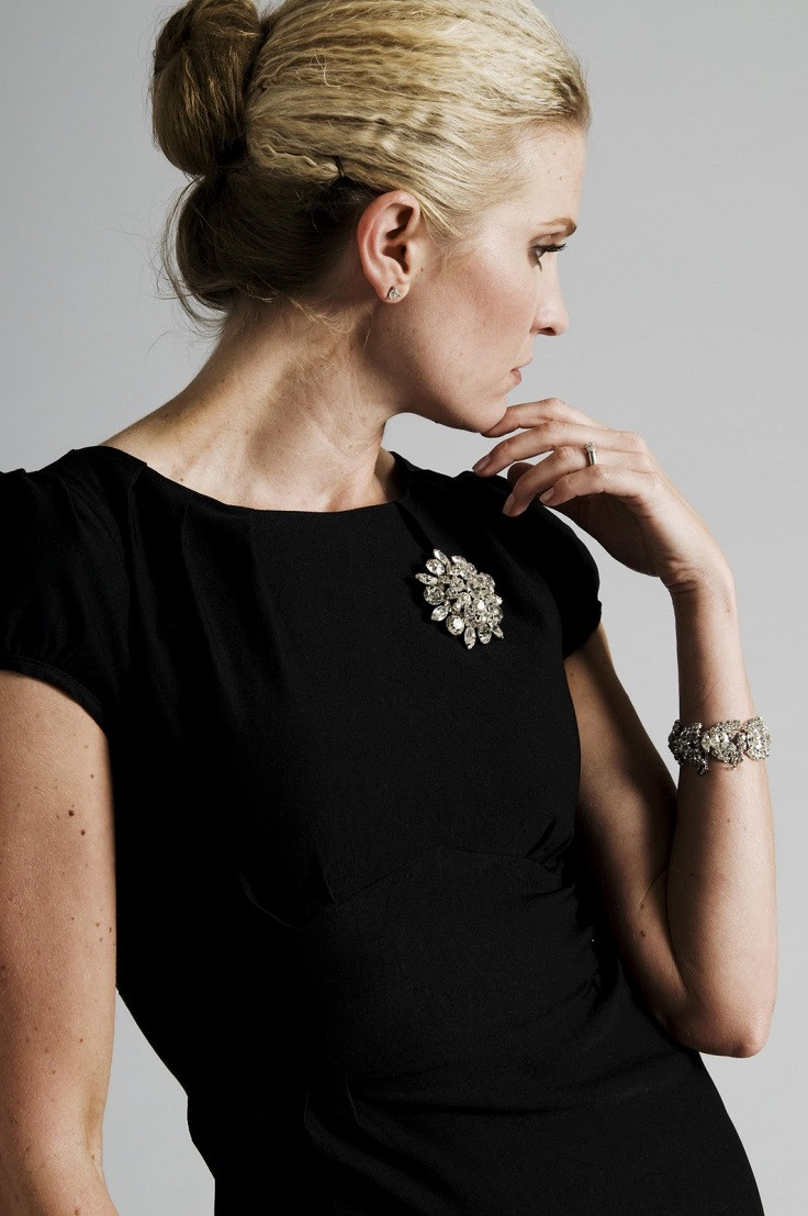 Brooches Outfit
 Top 10 Ways To Accessorize Your Black Dress Outfit Top