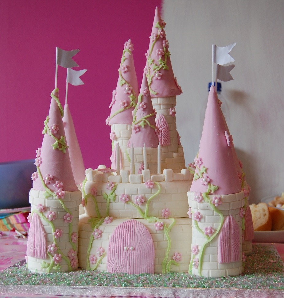 Castle Birthday Cake
 Castle Cakes – Decoration Ideas