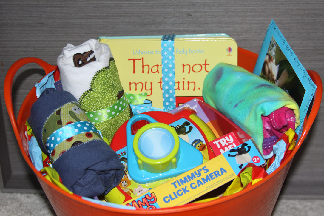 1St Birthday Gift Basket Ideas
 Simple Gift Basket For A First Birthday And Getting Your