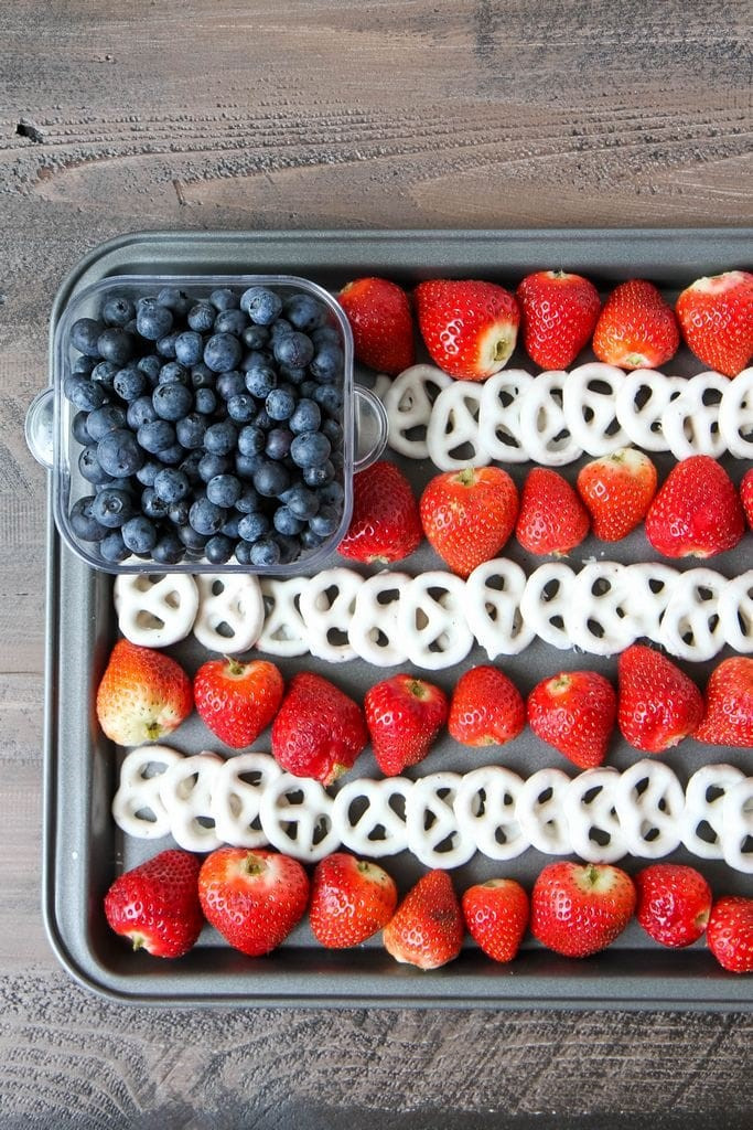 4Th Of July Fruit Desserts
 4th of July Flag Fruit Dessert Tray MomAdvice