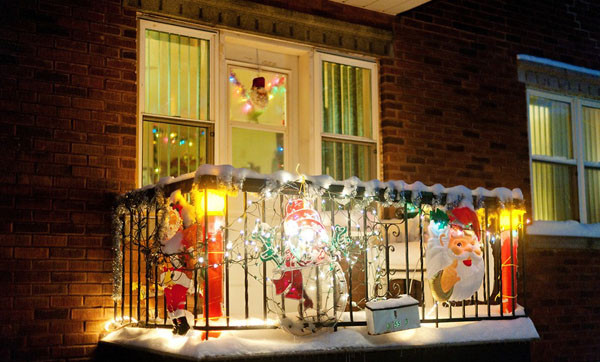 Apartment Balcony Christmas Decorating Ideas
 Christmas Decorating Ideas for Your Balcony