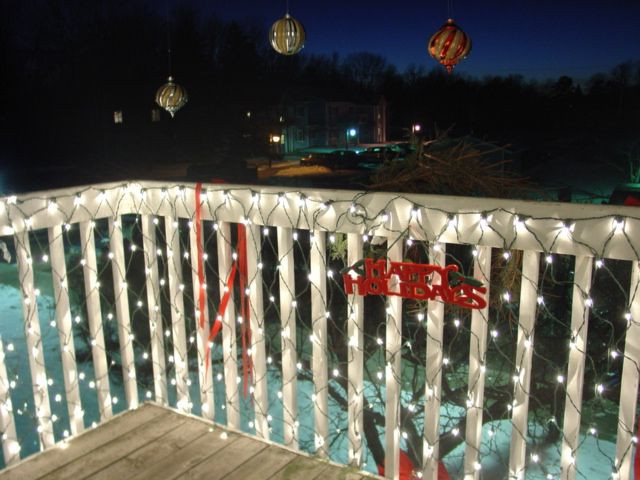 Apartment Balcony Christmas Decorating Ideas
 Simple Ways to Effectively Decorate a Small Apartment for