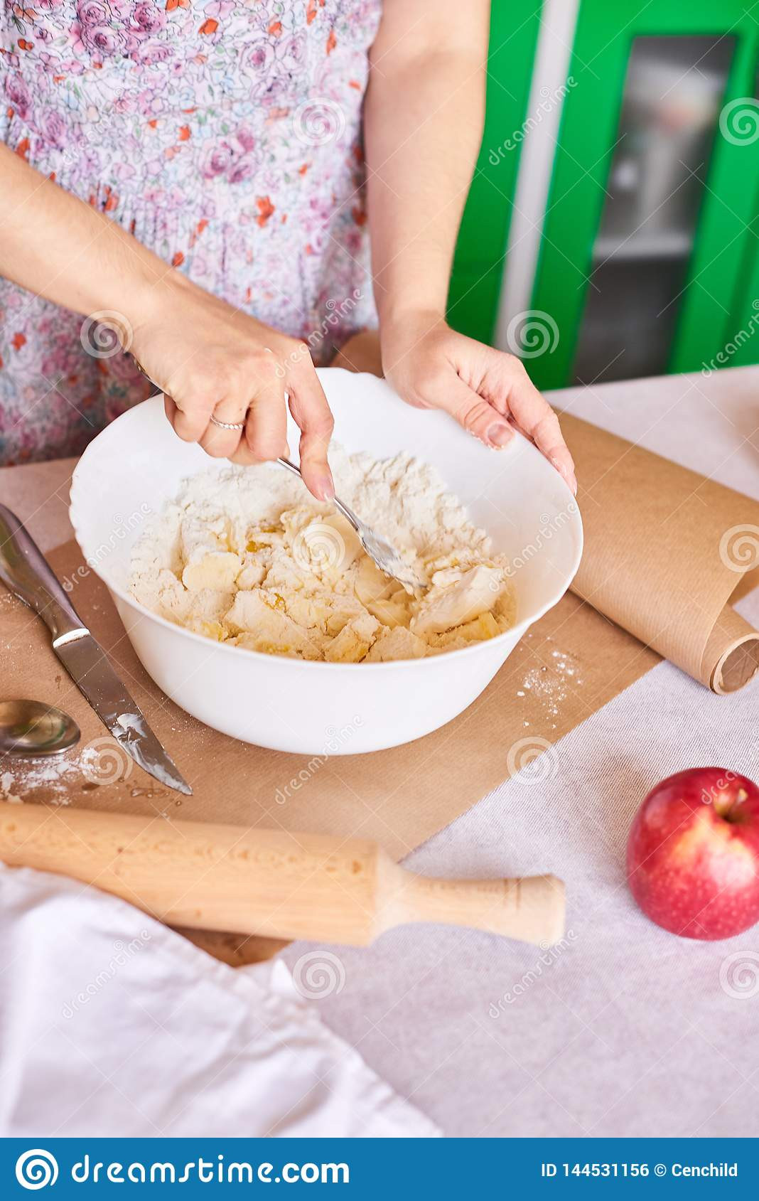 Apple Pie Cook Time
 The Cook Mixes Ingre nts For Apple Pie Ingre nts For