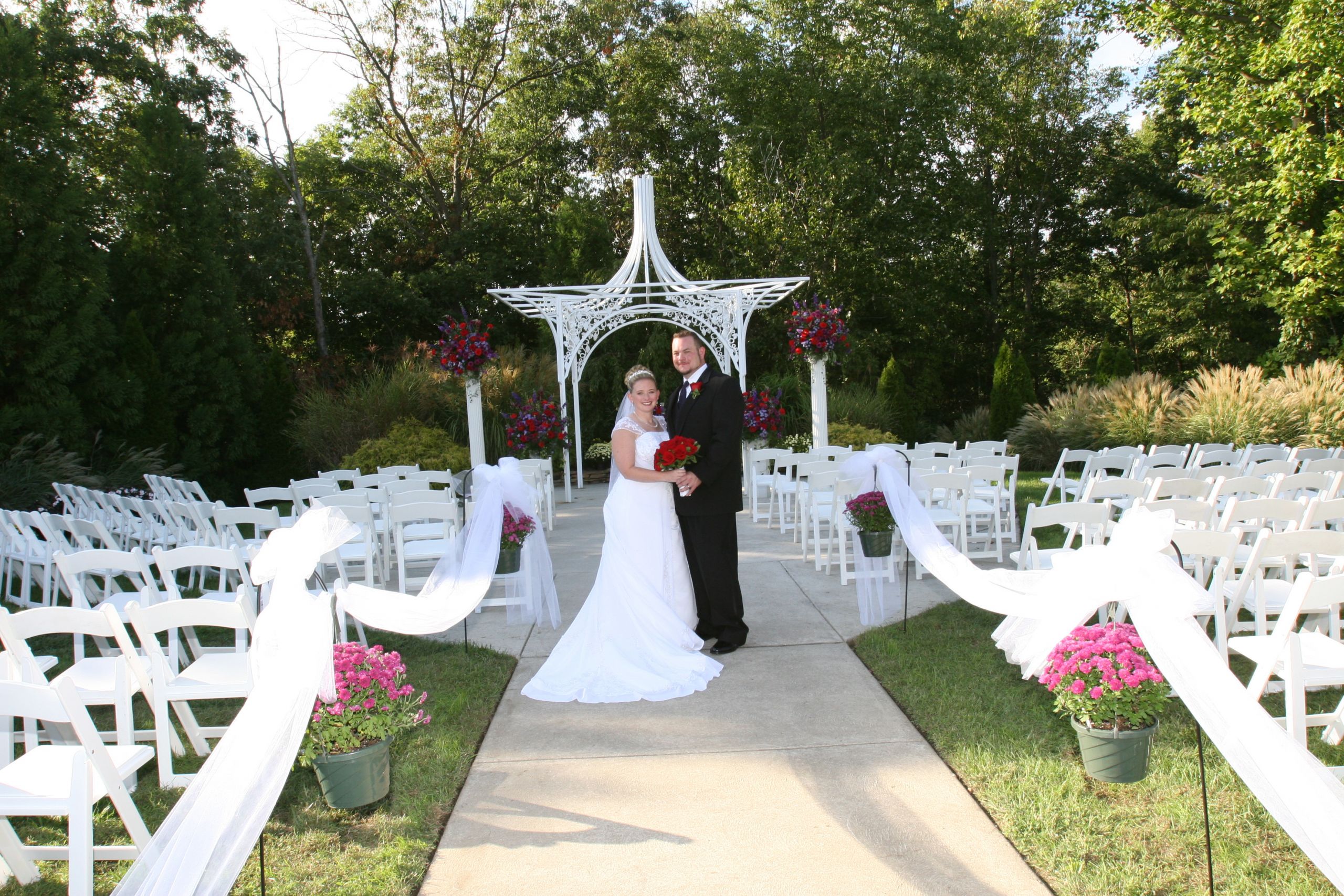 Average Cost Of Backyard Wedding
 How to Plan A Wedding on a Small Bud Leave Debt Behind