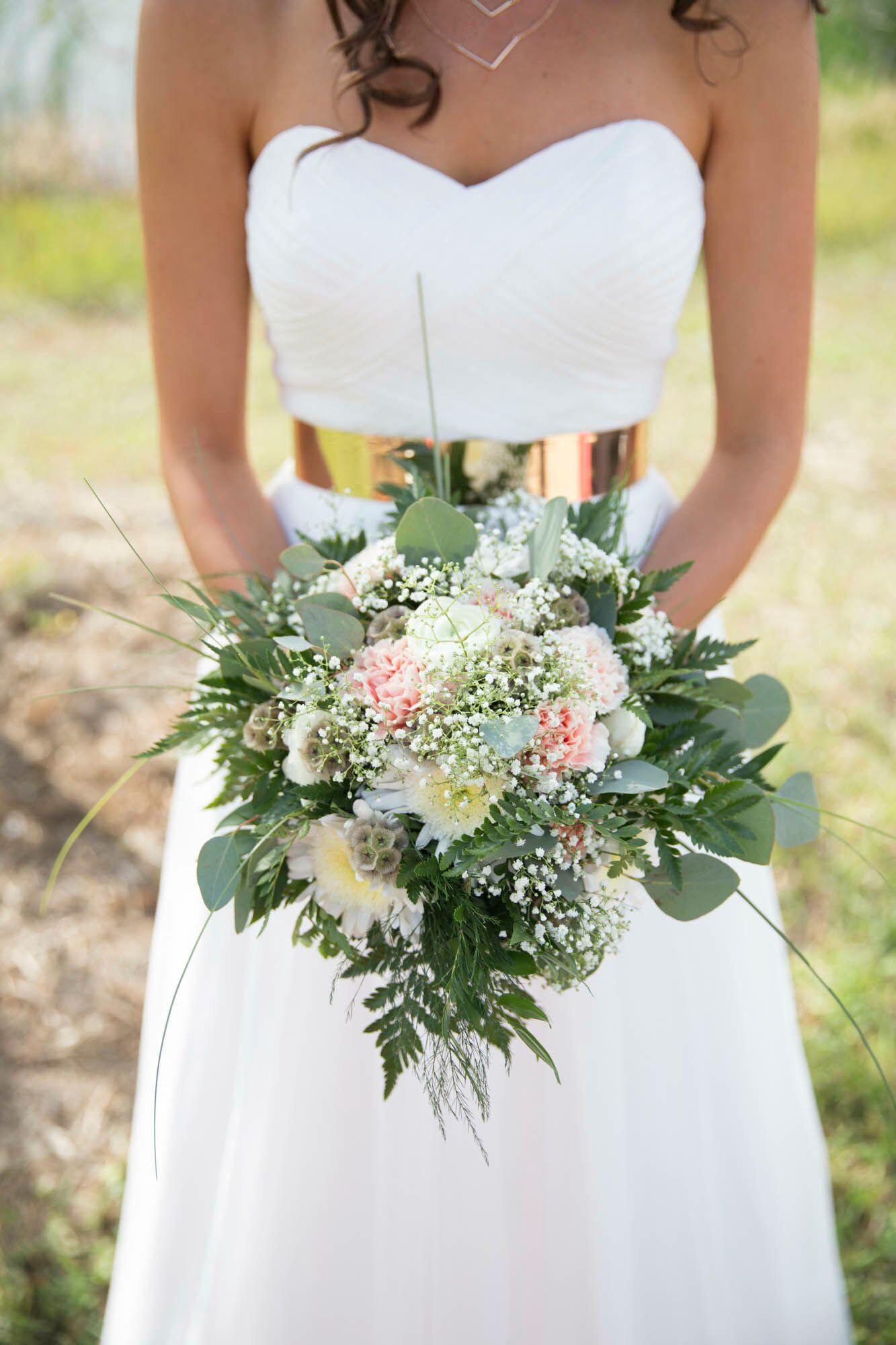 Baby Bouquet DIY
 DIY Carnation Baby’s Breath and Scabiosa Pod Bouquet