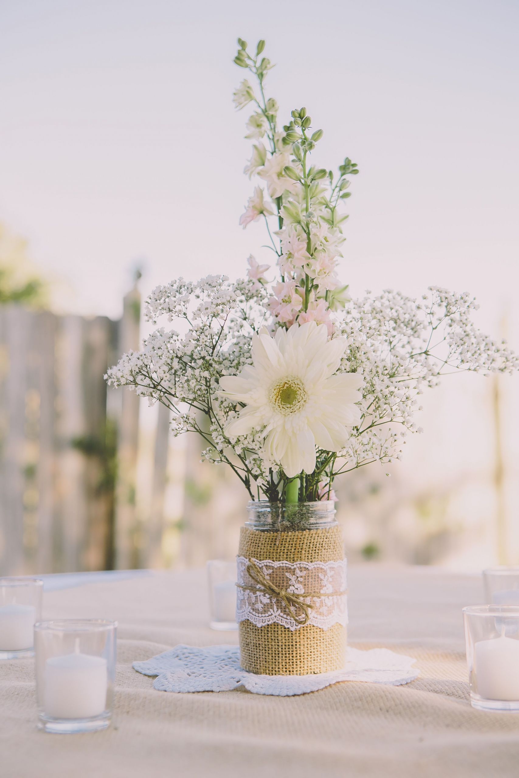 Baby Breath Centerpiece Diy
 Simple DIY Baby s Breath and Daisy Centerpieces