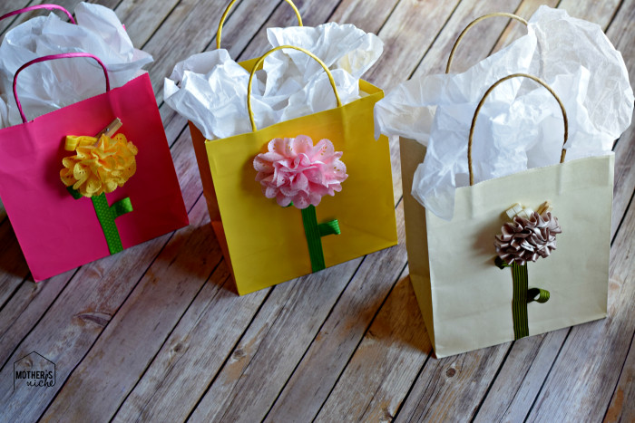 Baby Gift Bag Ideas
 Baby Shower Gift Ideas Using Flower Headbands