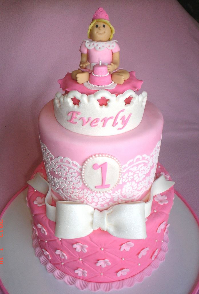 Baby Girls 1St Birthday Cake
 34 best images about First Birthday Cakes on Pinterest