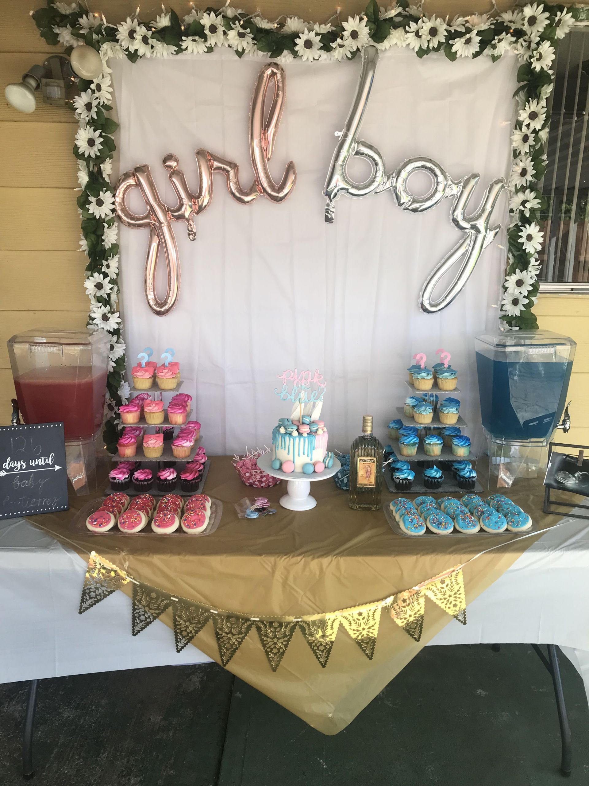 Baby Reveal Decoration Ideas
 Gender reveal cake table