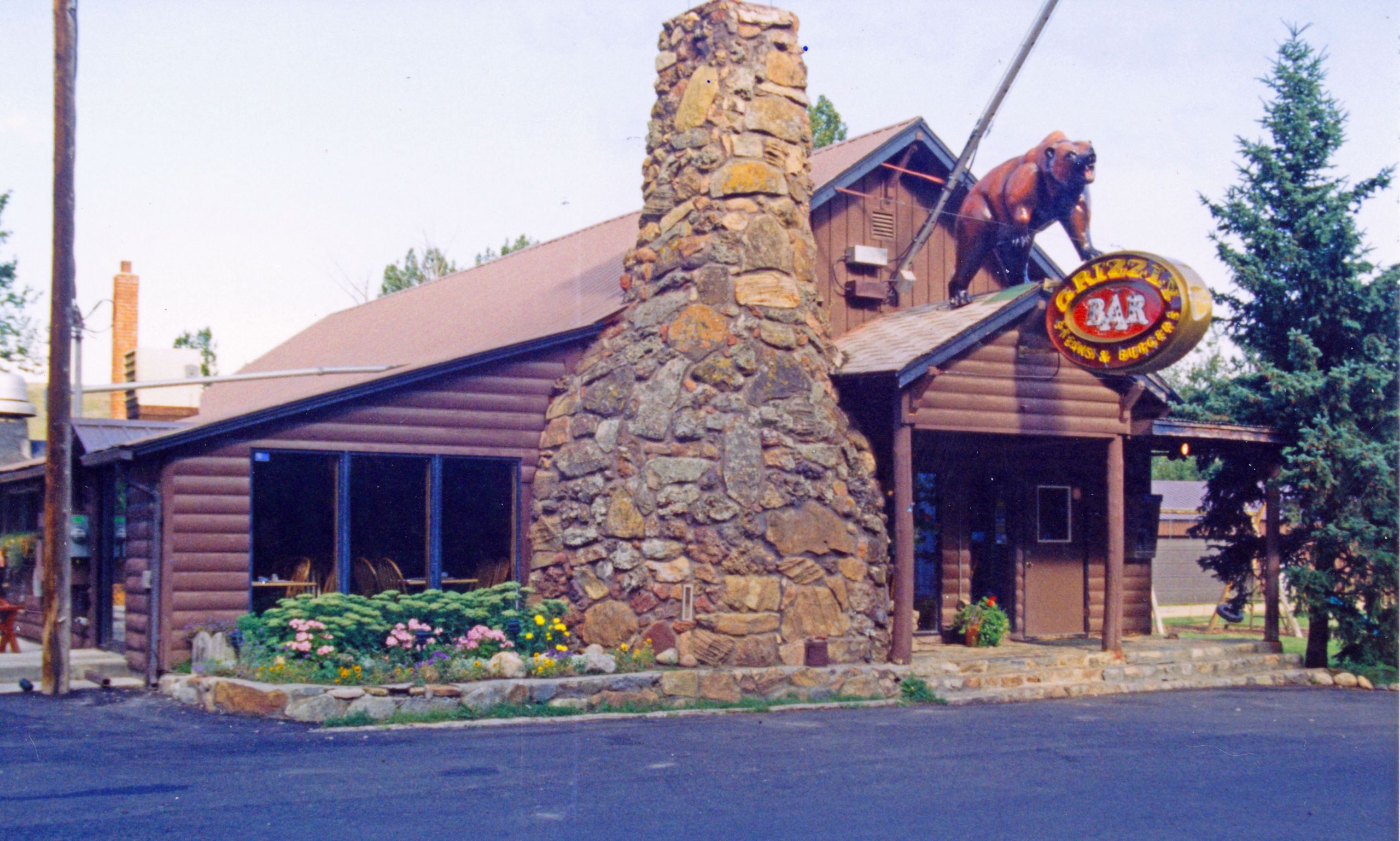 Backyard Bar And Grill Roscoe
 ALLY on the STILLWATER…