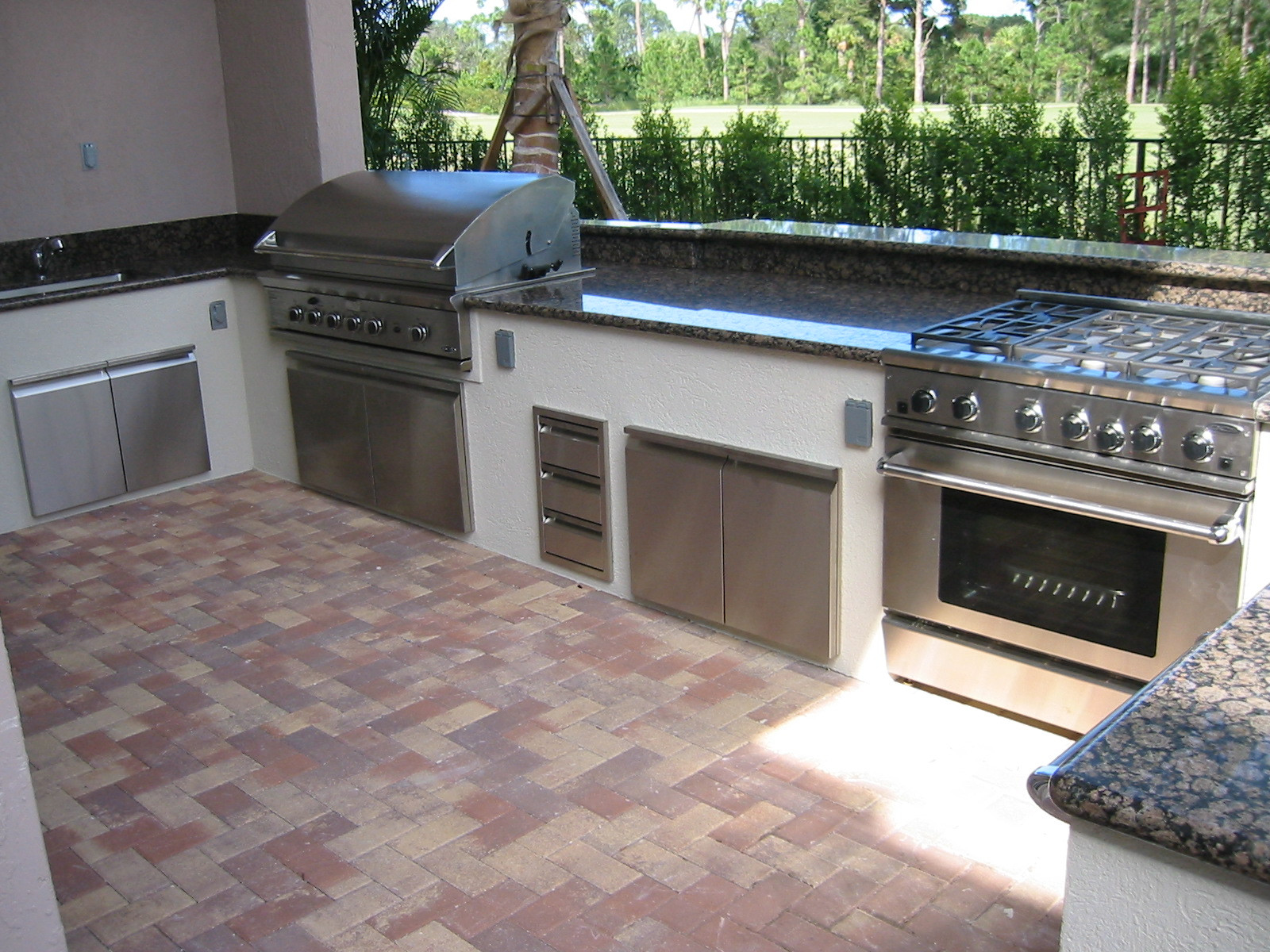 Backyard Barbecue Grill
 Outdoor Kitchen Design