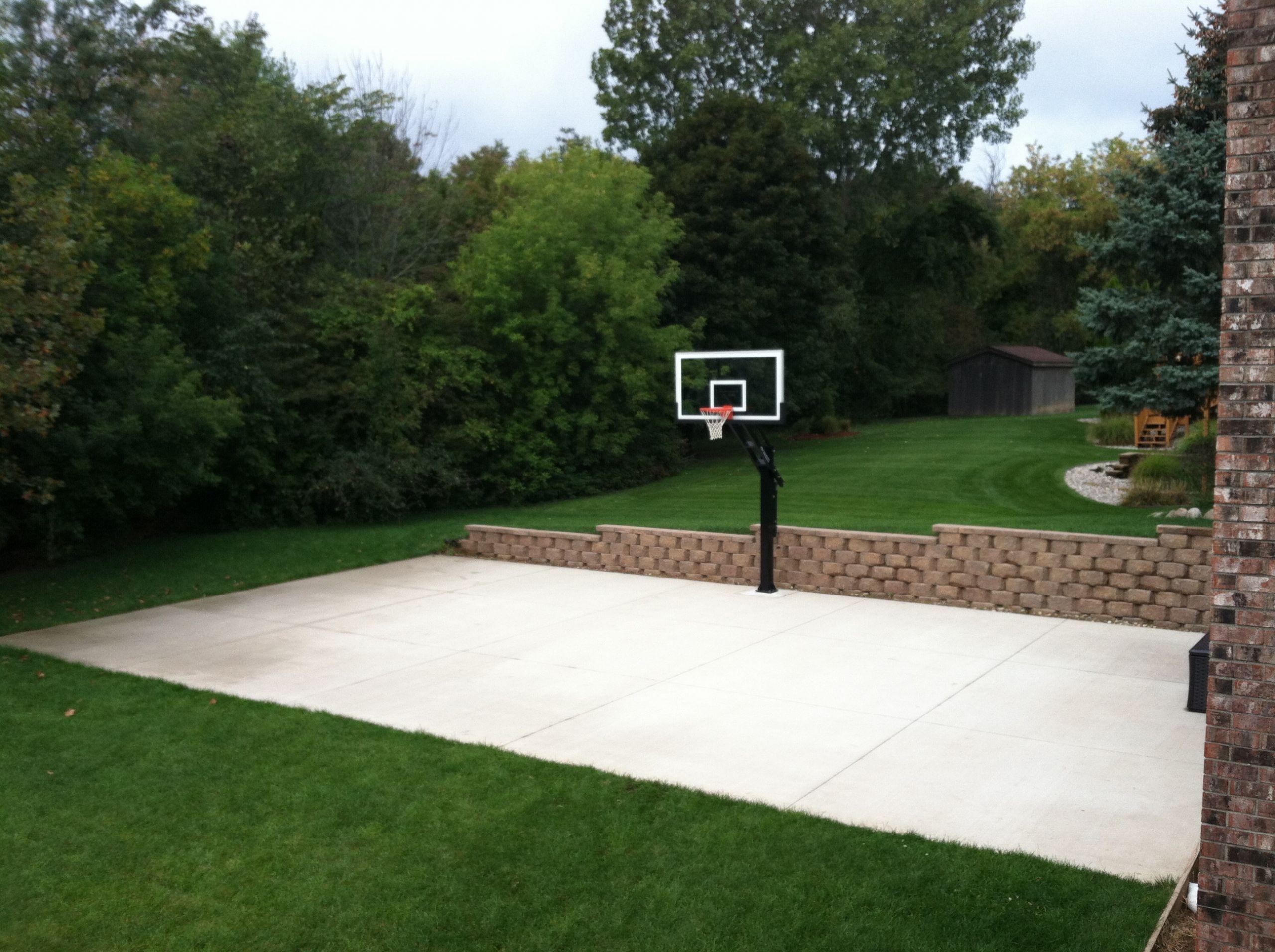 Backyard Basketball Hoop
 In the middle there s Pro Dunk Platinum Basketball System