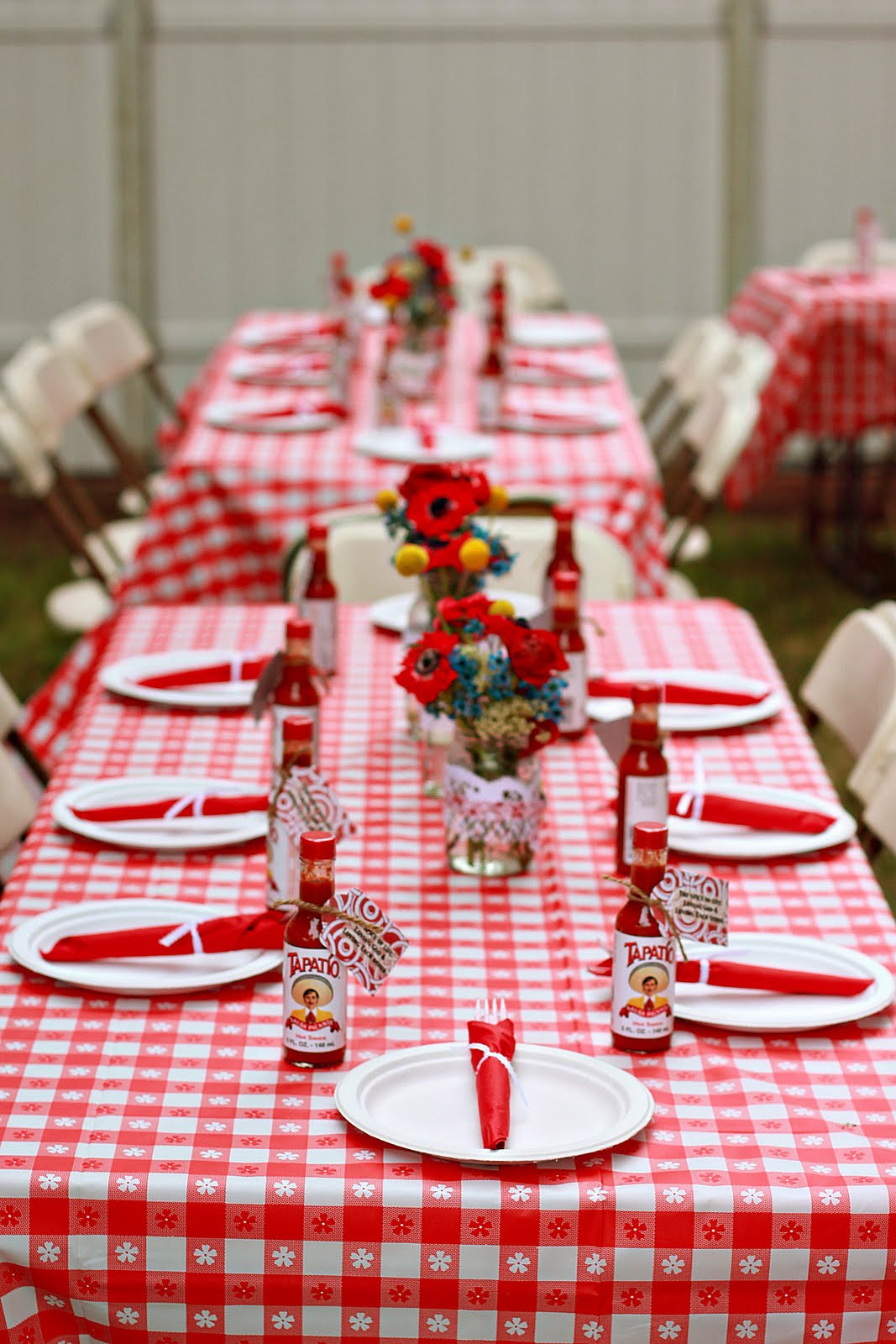 Backyard Bbq Decoration Ideas
 Creative Ideas Backyard BBQ Wedding Shower