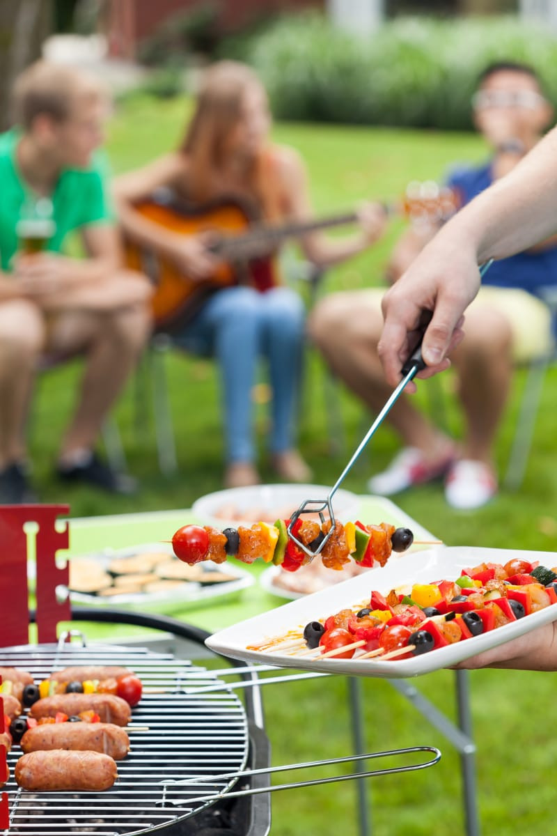 Backyard Bbq Decorations
 11 Backyard Barbecue Party Tips to Impress Your Guests