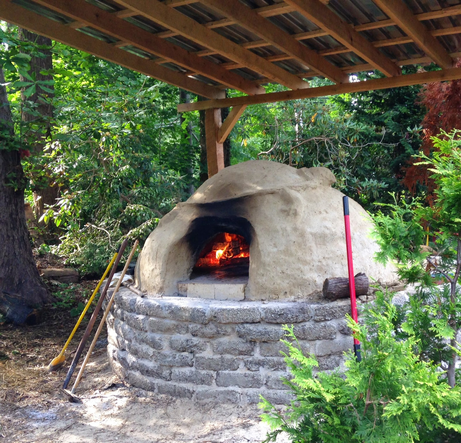 Backyard Brick Oven
 Knit e Pearl ion Backyard Brick Oven Pizza