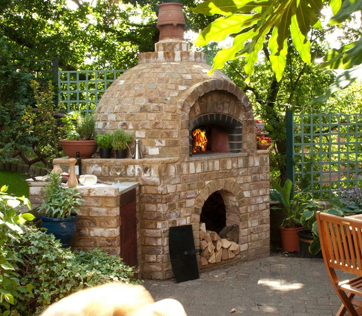 Backyard Brick Oven
 Outdoor Brick Ovens 16 Easy To Replicate Ideas Houz Buzz