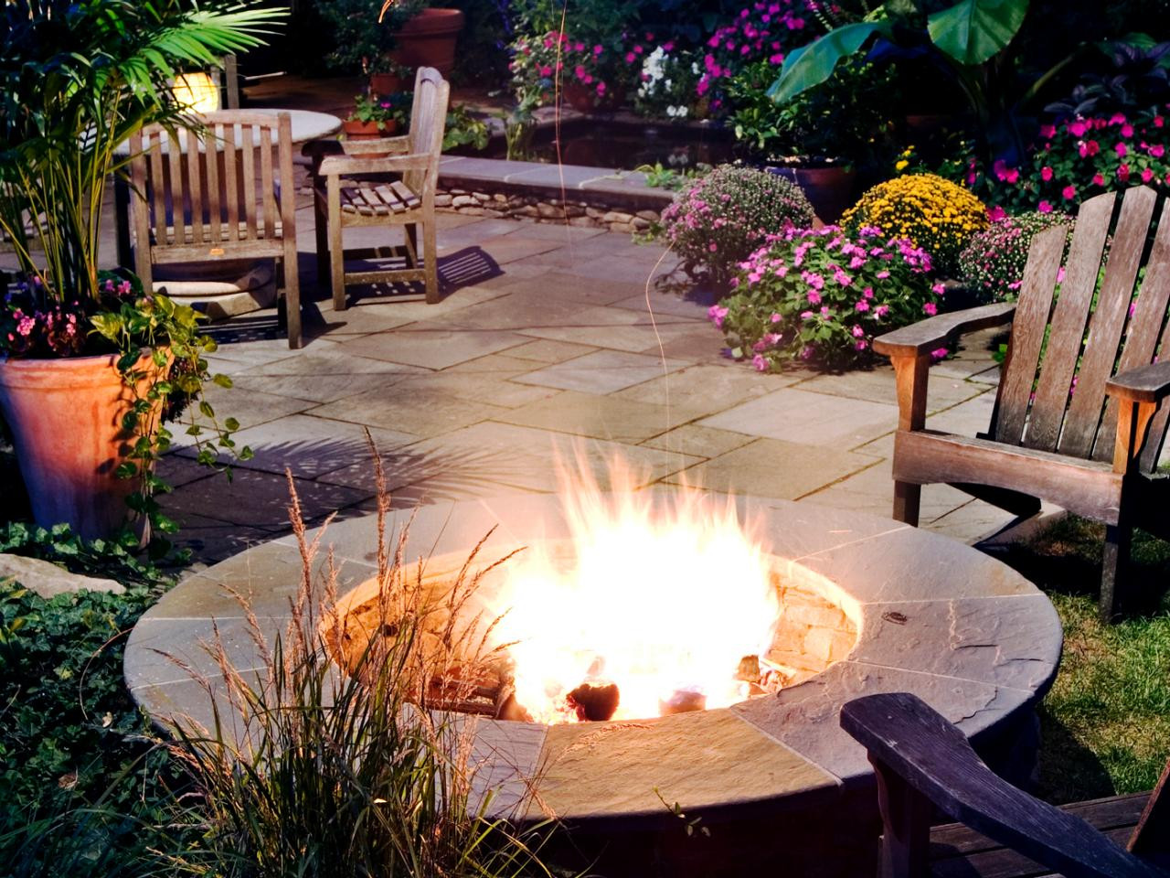 Backyard Camp Fire
 21 Amazing Outdoor Fire Pit Design Ideas