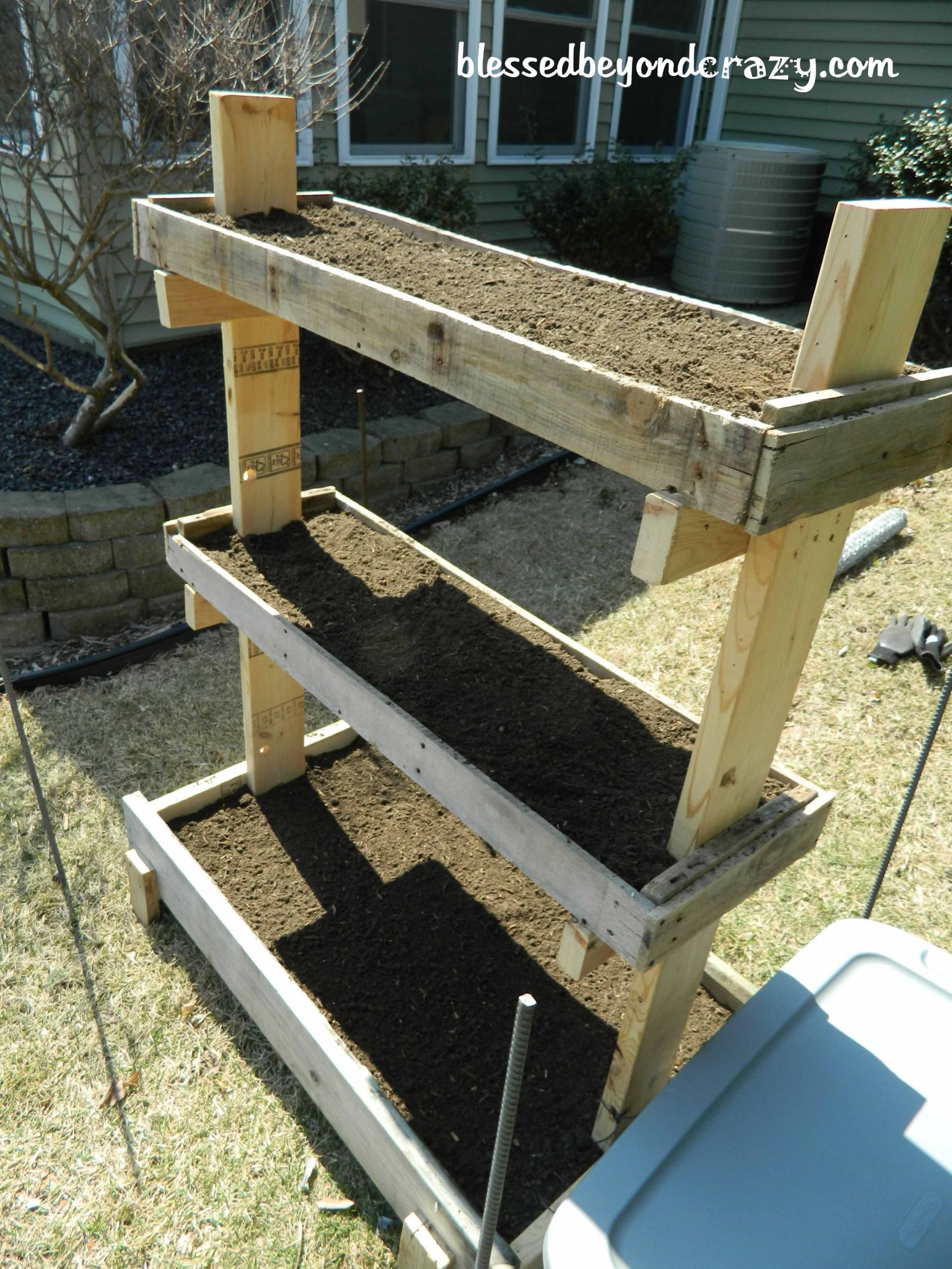 Backyard Garden Box
 DIY Gardening Box