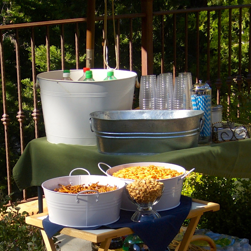 Backyard Grad Party Ideas
 HOW TO THROW A GREAT GRADUATION PARTY