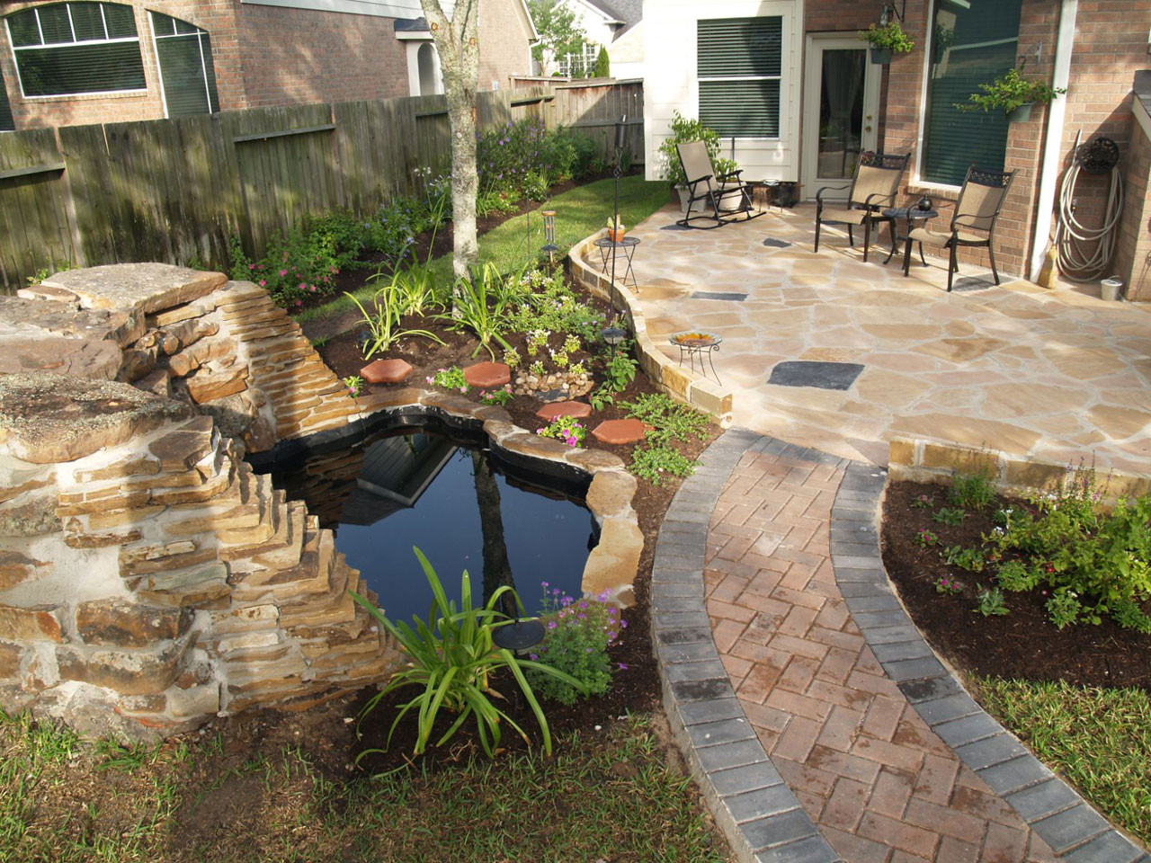 Backyard Ideas For Small Yards
 Small Backyard Landscaping Concept to Add Cute Detail in