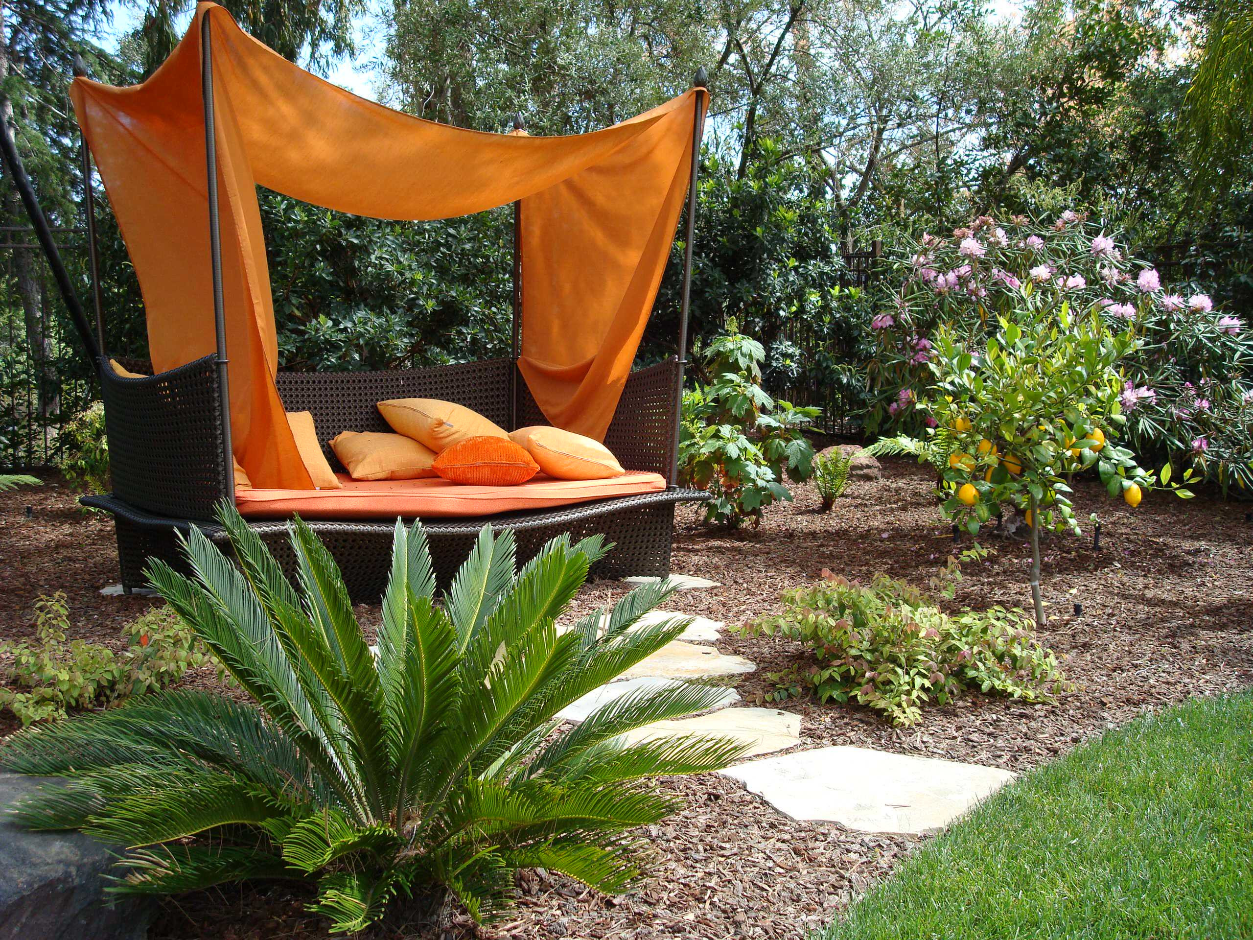 Backyard Landscaping Photo
 16 Delightful Modern Landscape Ideas That Will Update Your