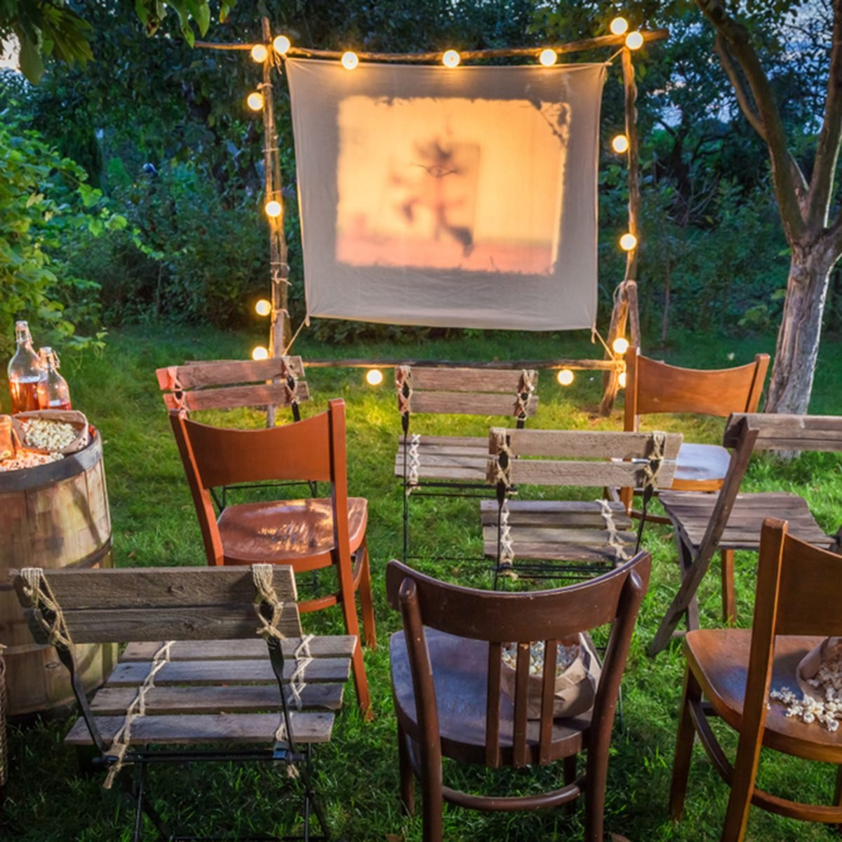 Backyard Movie Night Party Ideas
 10 Fun Ideas for Outdoor Movie Night