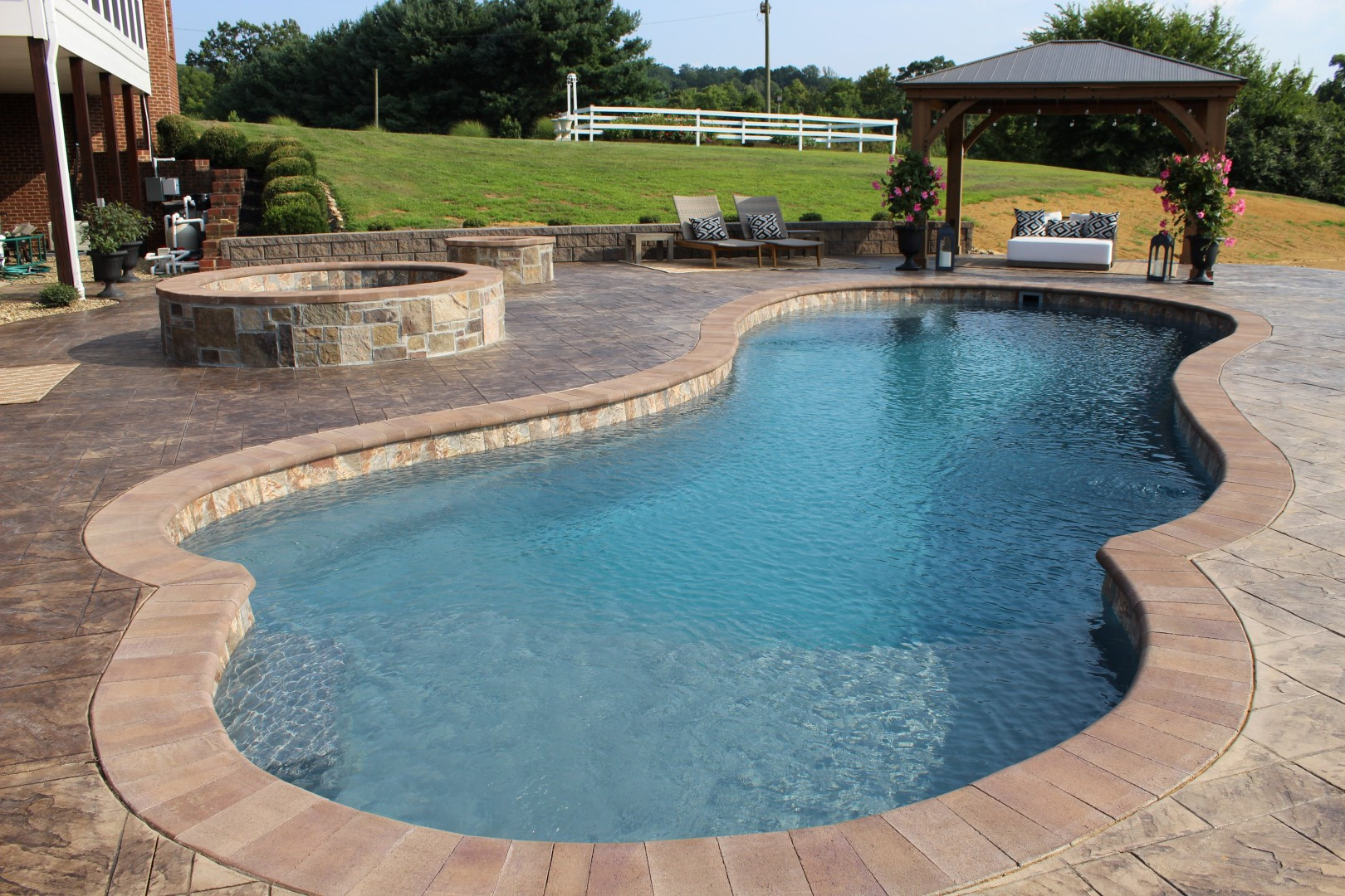 Backyard Paradise Pool
 Installations & Renovations