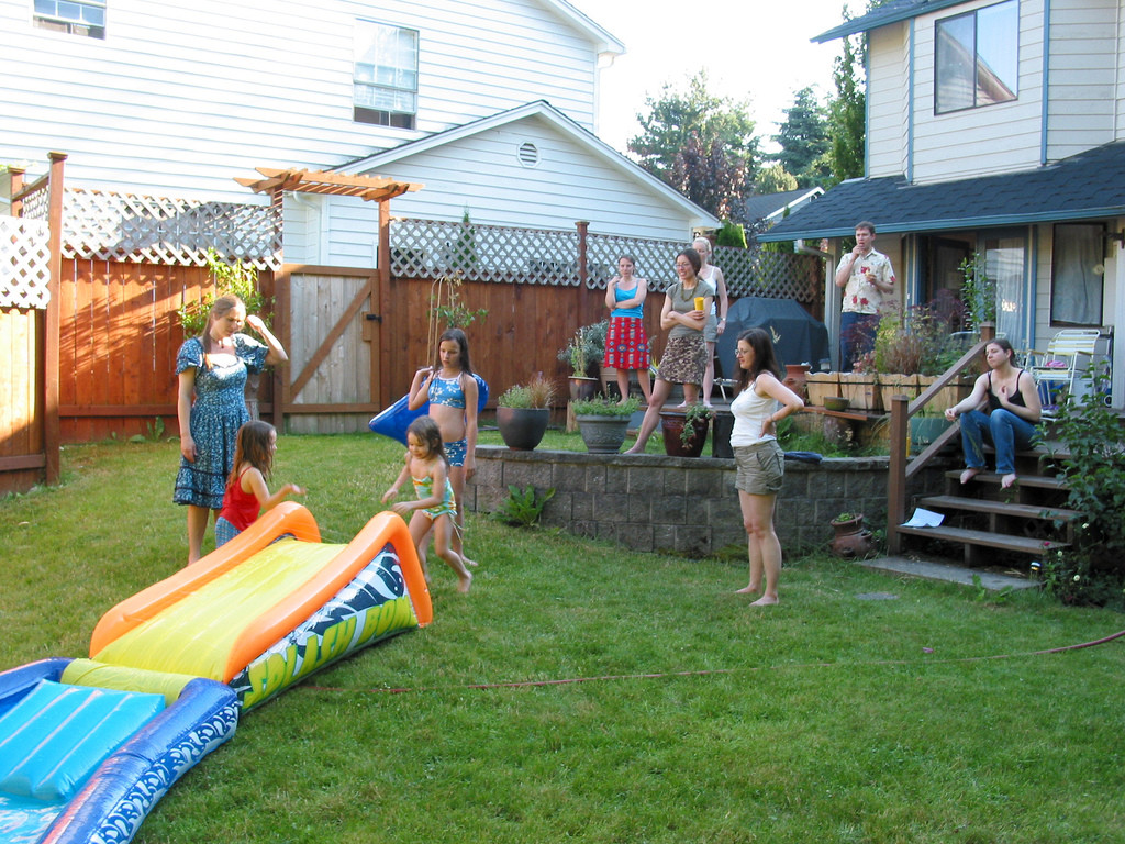 Backyard Party Ideas For Boys
 Throwing a Backyard Birthday Party For Your Child