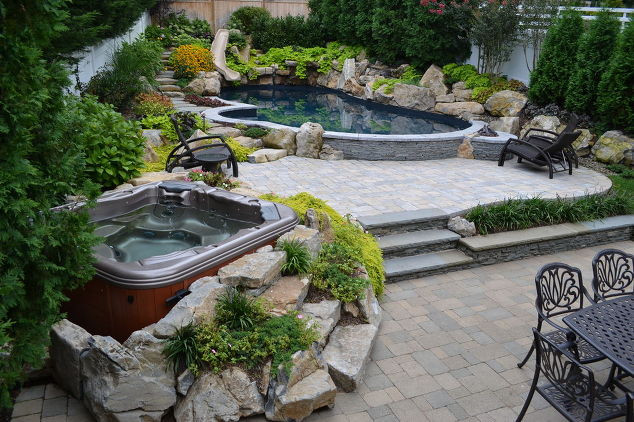 Backyard Pools And Spas
 Want to see an awesome pool and spa in a small backyard