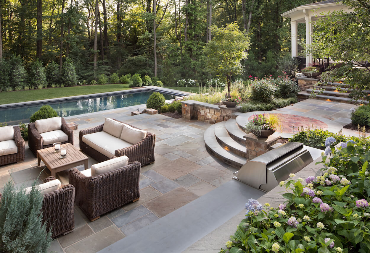 Backyard Stone Patio
 Should You Use Flagstone or Pavers in Your Backyard Patio