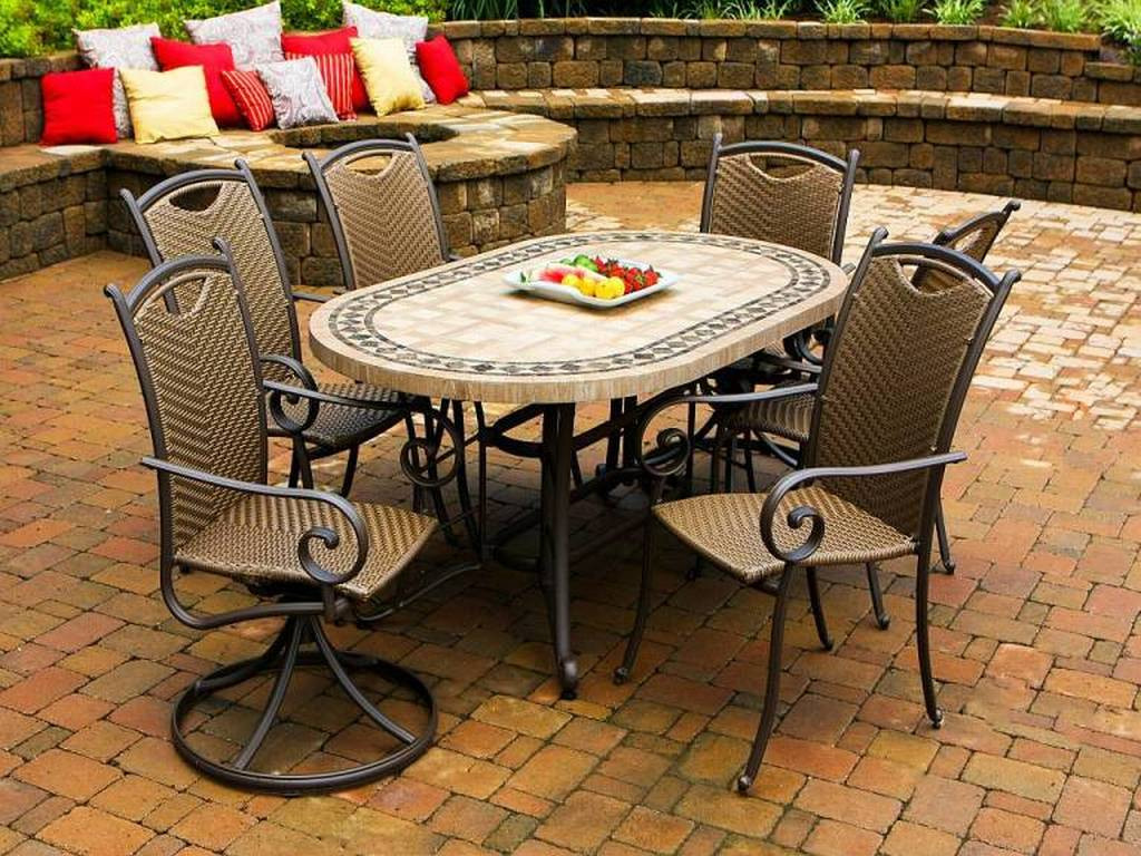 Backyard Table And Chairs
 Stone Patio Tables Ideas – HomesFeed