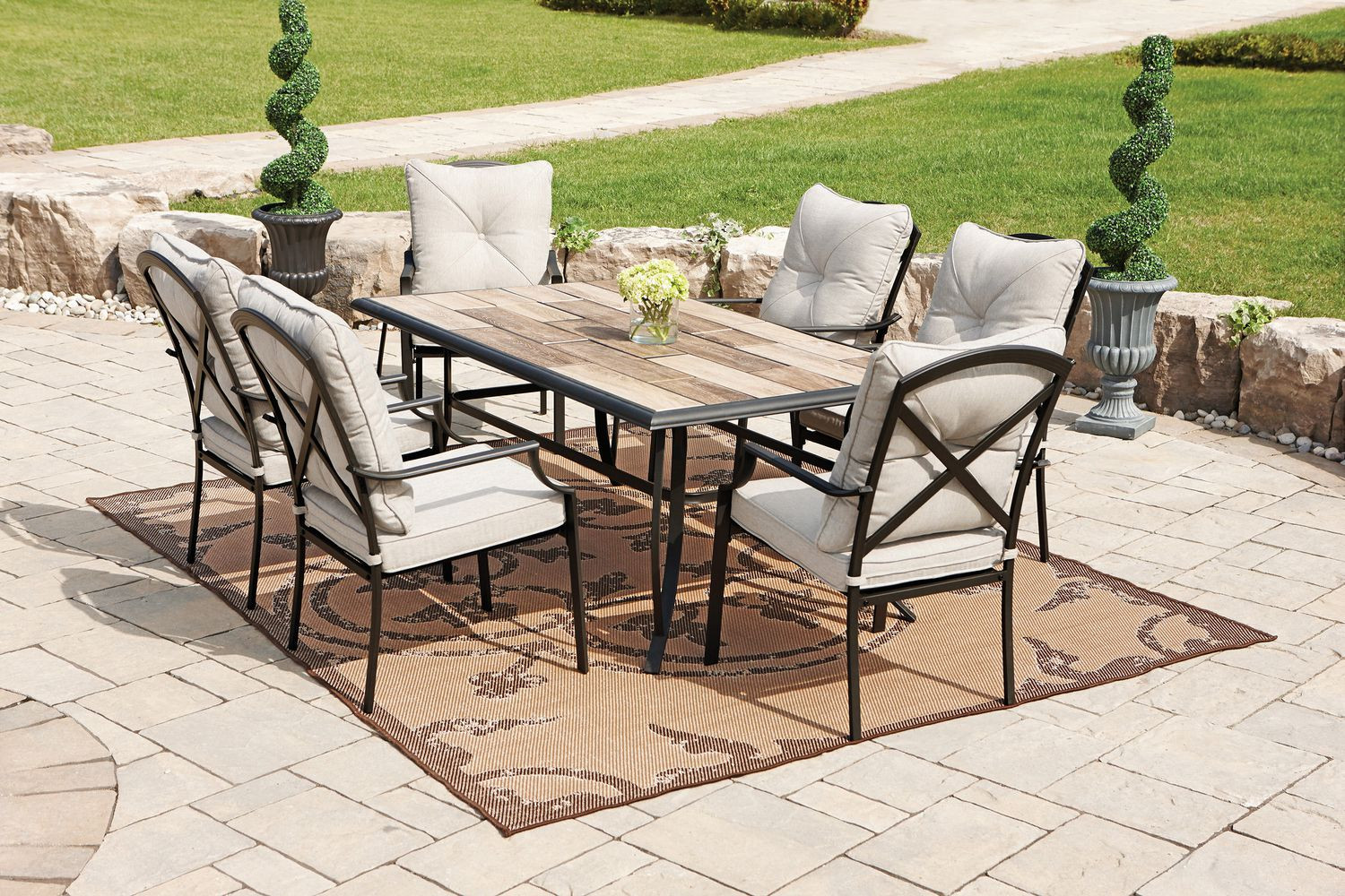 Backyard Table And Chairs
 Walmart Patio Chair How to Upgrade Your Outdoor Space