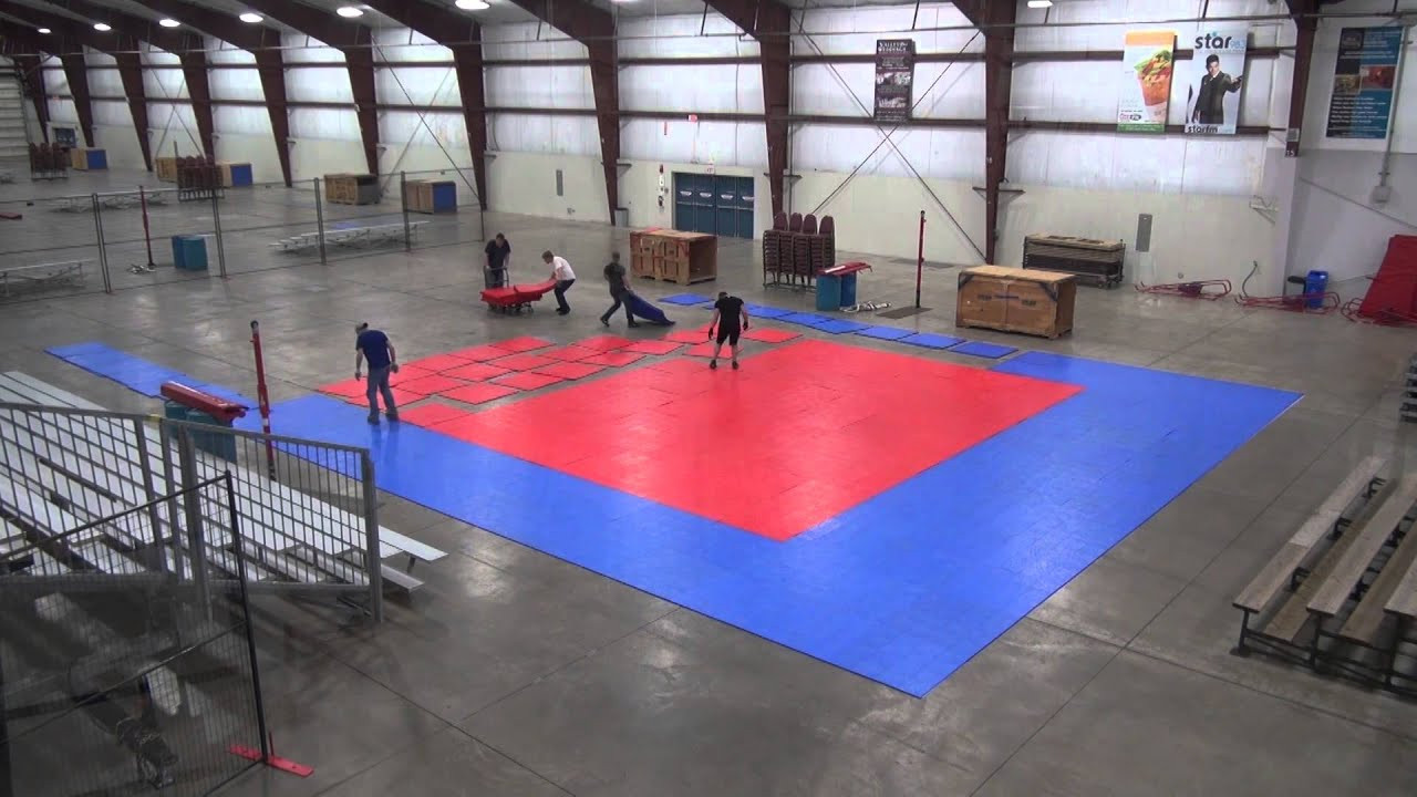 Backyard Volleyball Set
 How to build an indoor volleyball court in 1 minute