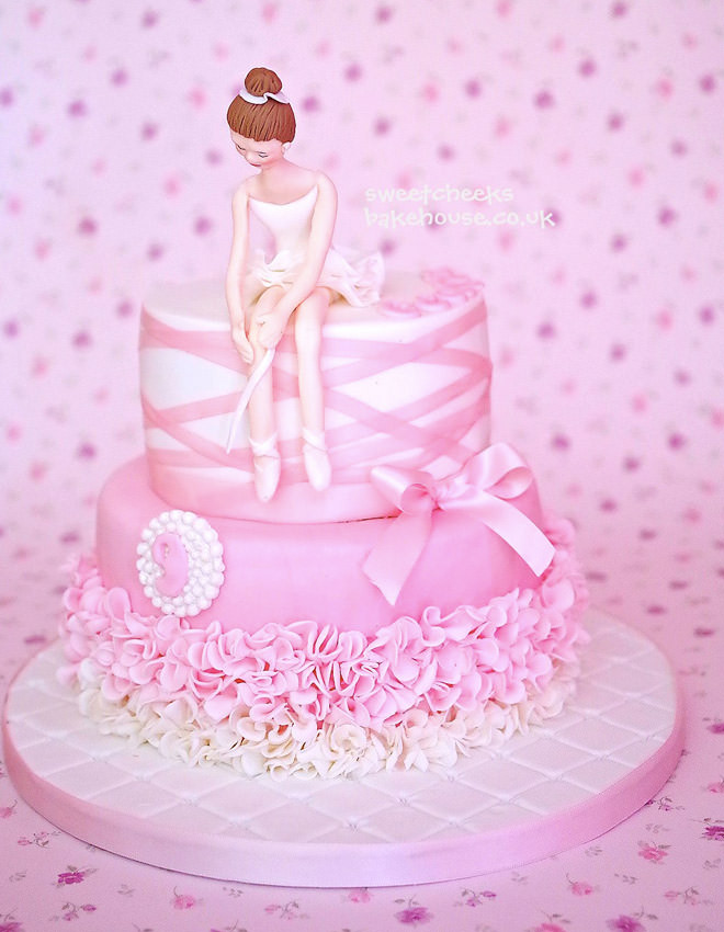 Ballerina Birthday Cake
 17 ballerina cakes for your tiny dancer