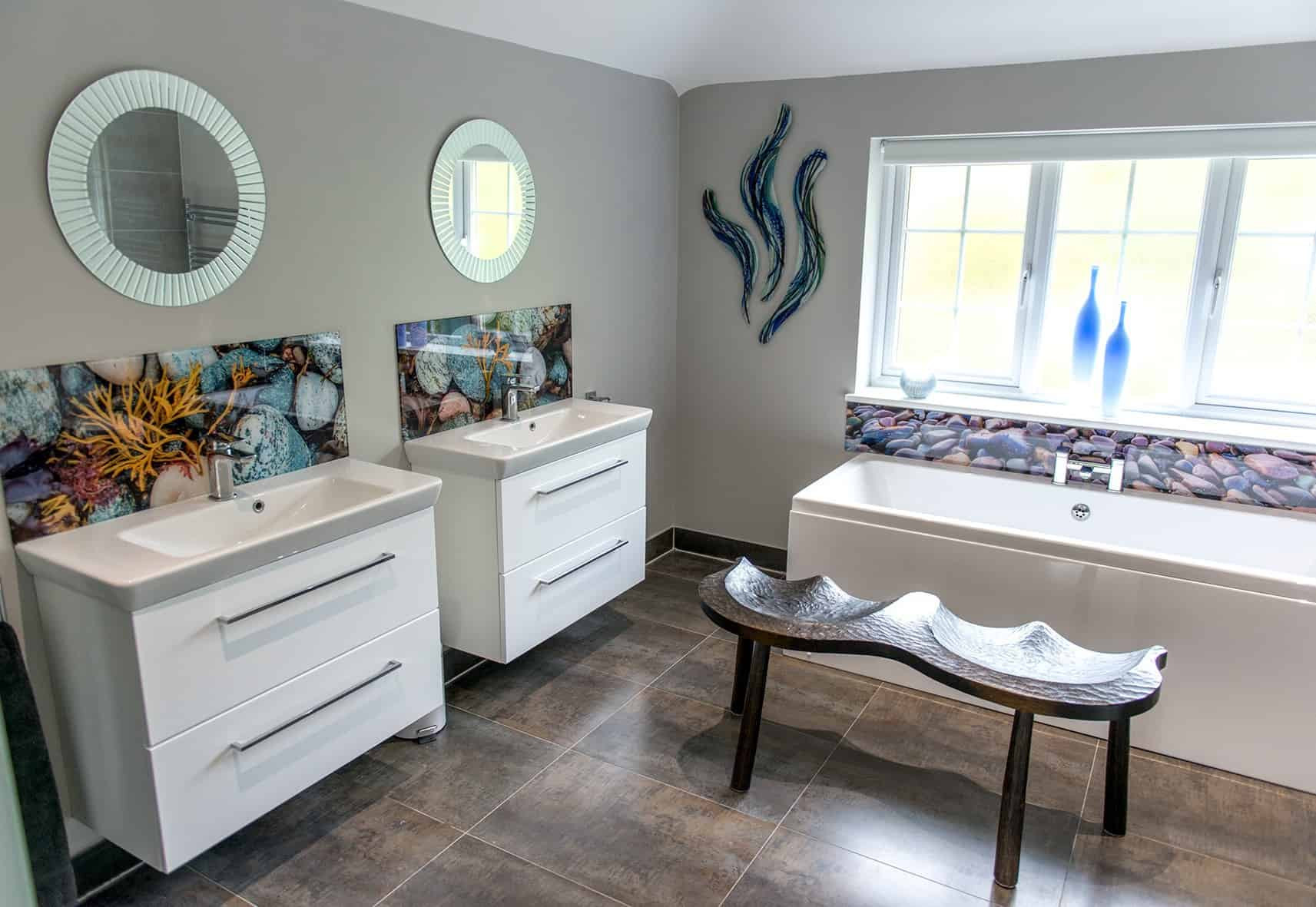 Bathroom Glass Wall
 Bathrooms with glass shower walls & glass splashbacks