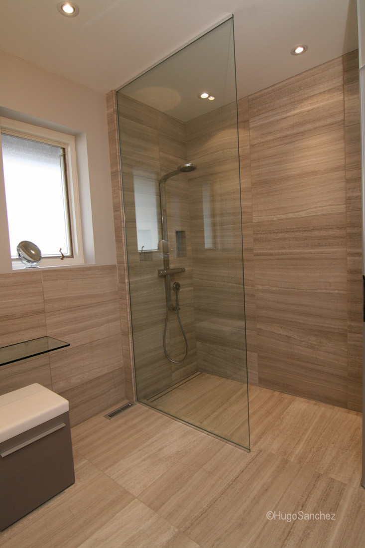 Bathroom Glass Wall
 Curbless limestone shower Céramiques Hugo Sanchez