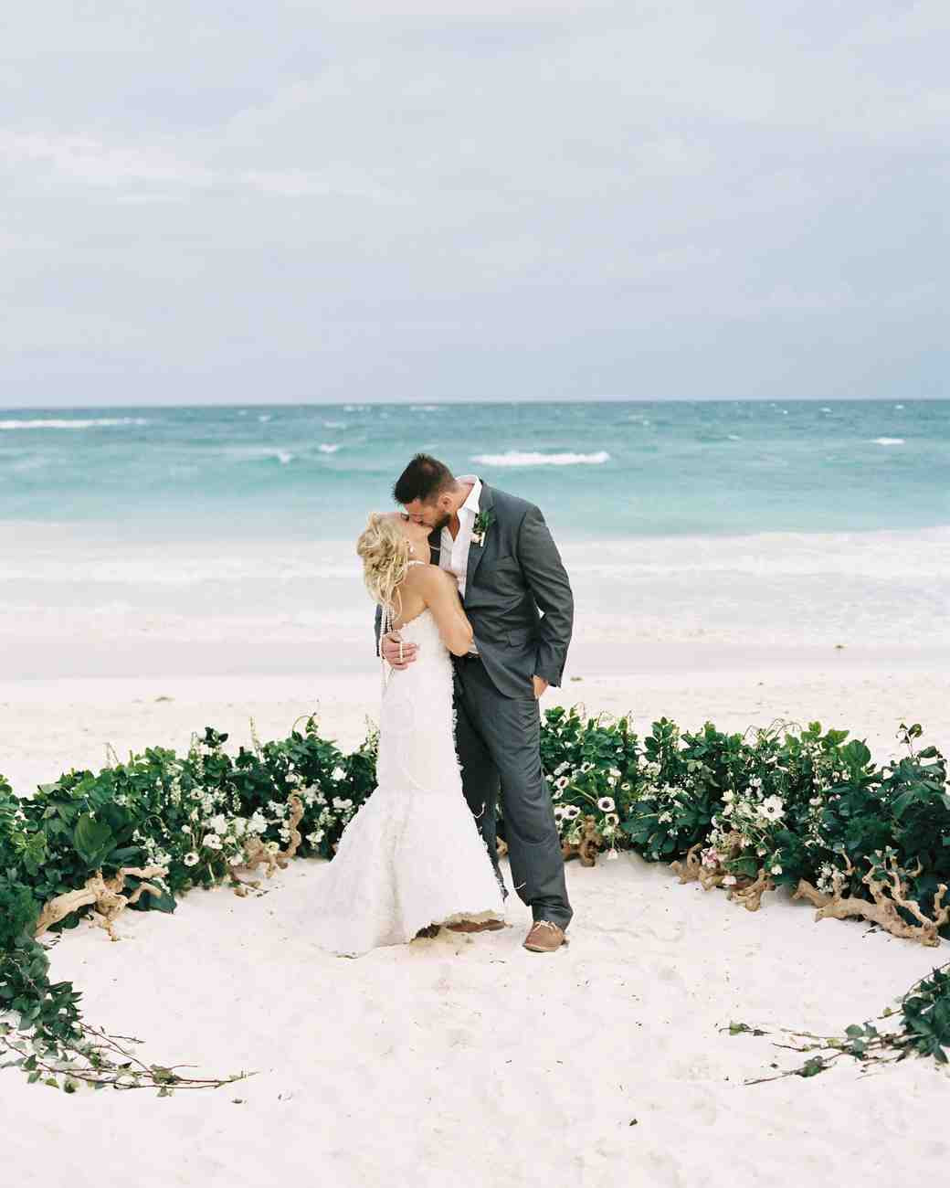 Beach Wedding Photo Ideas
 22 Ideas for an Elevated Beach Wedding