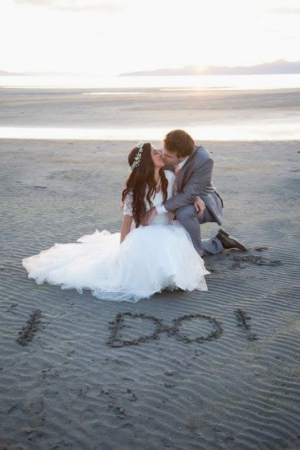 Beach Wedding Photo Ideas
 21 wonderful ideas for a beach wedding Parfum Flower pany