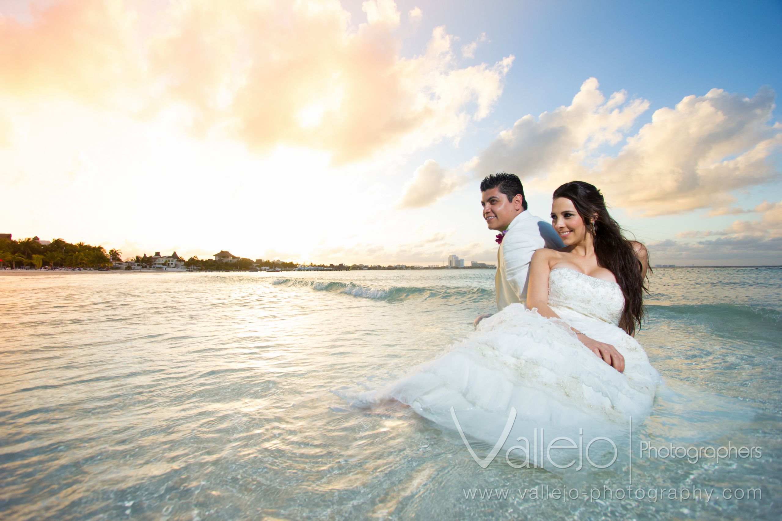 Beach Wedding Photography
 Cancun Wedding grapher Vallejo