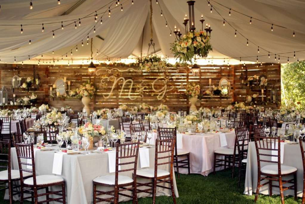 Beautiful Backyard Weddings
 10 Beautiful Backyard Weddings That Will Make You Consider