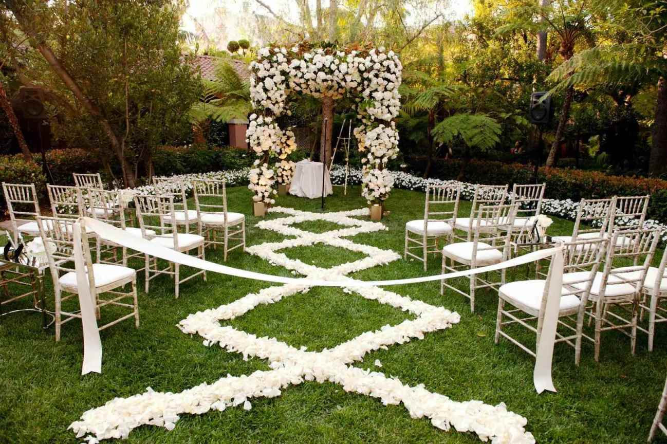 Beautiful Backyard Weddings
 9 Beautiful and Creative Ways to Decorate your Wedding