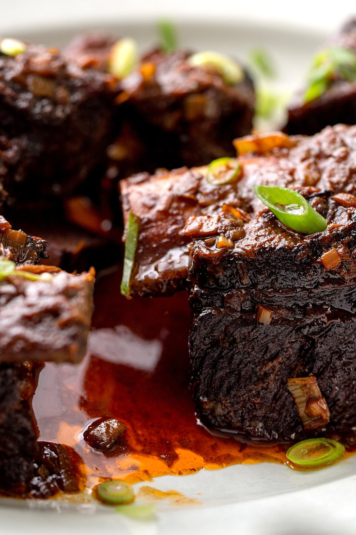 Beef Short Ribs In Pressure Cooker
 Pressure Cooker Beef Short Ribs With Red Wine and Chile