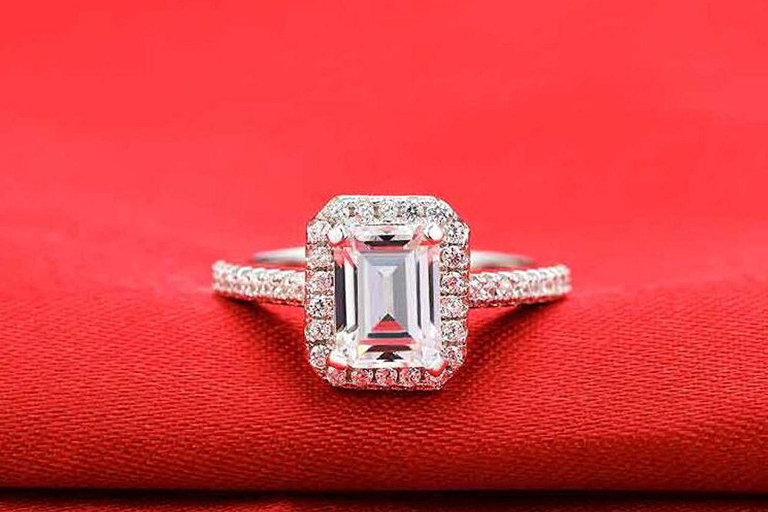 Best Fake Diamond Rings
 The 6 Best Fake Engagement Rings for Travel in 2019