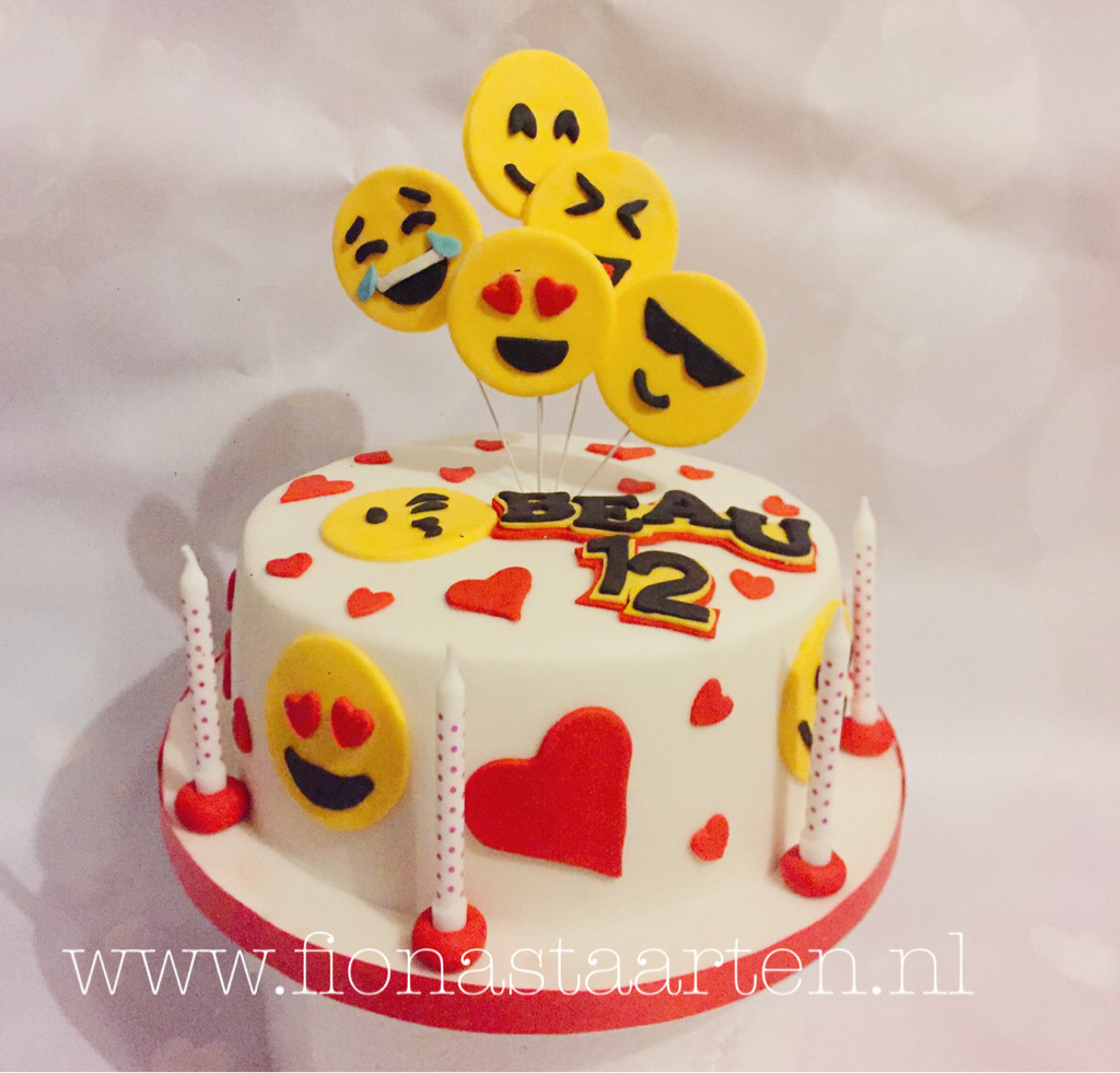 Birthday Cake Emoticon
 Emoticon Birthday Cakes