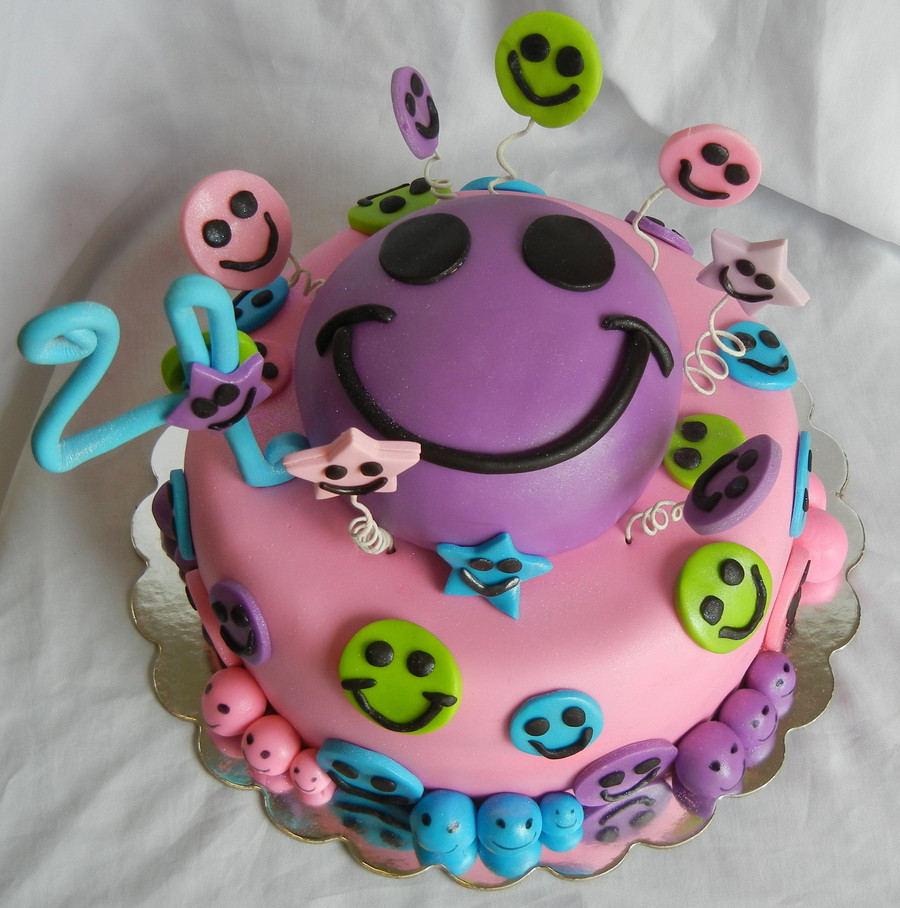 Birthday Cake Emoticon
 Smiley Face Birthday Cake CakeCentral