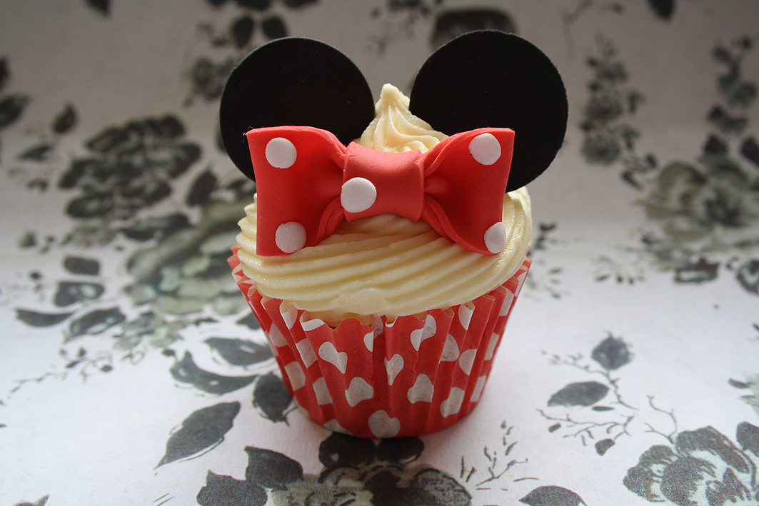 Birthday Cupcake Decorating Ideas
 Mickey & Minnie Cupcakes