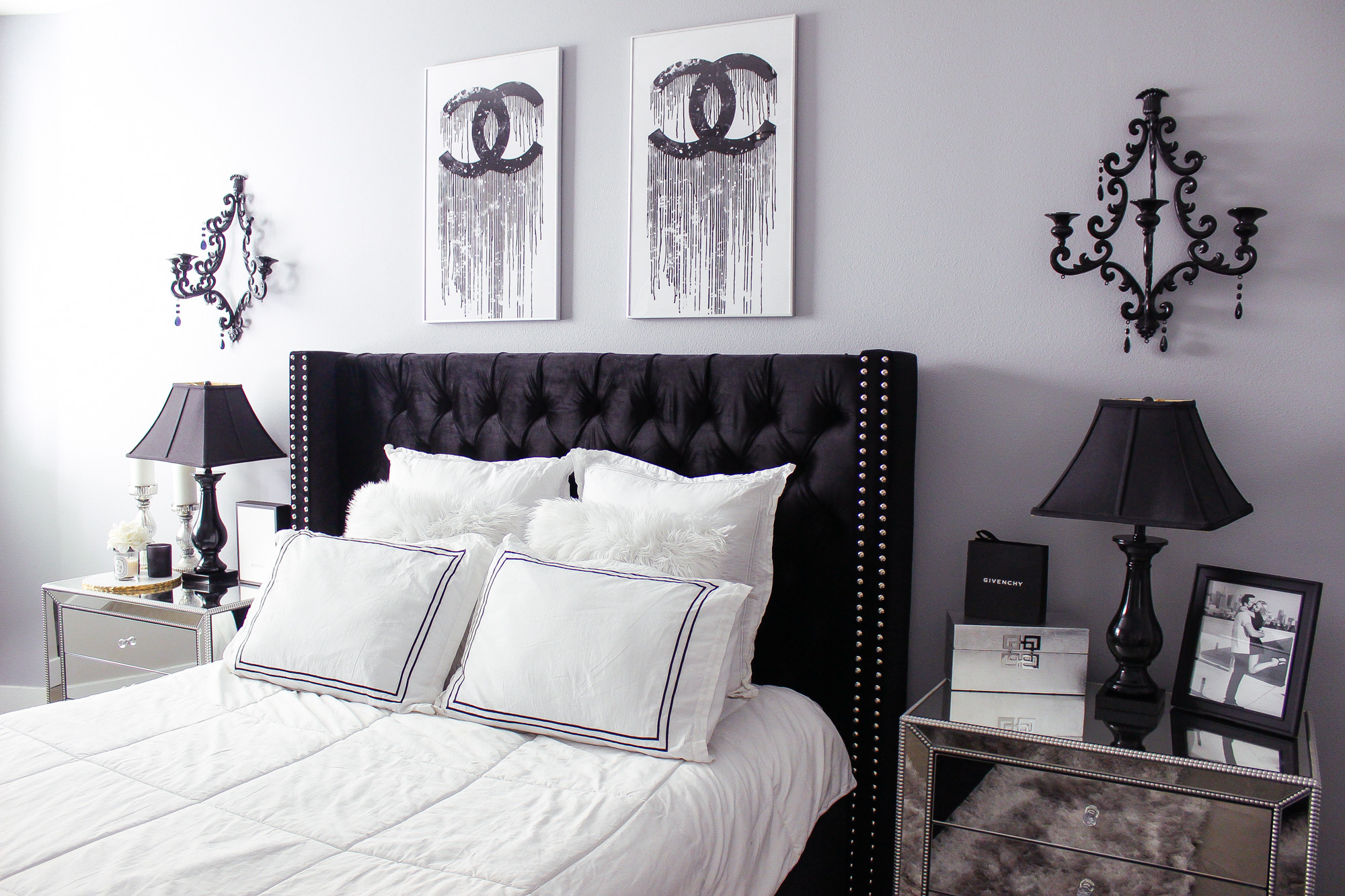 Black And White Bedroom Decor
 Black & White Bedroom Decor Reveal