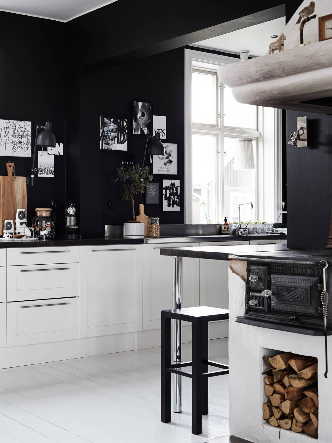 Black Kitchen Walls
 decordots 2015 March