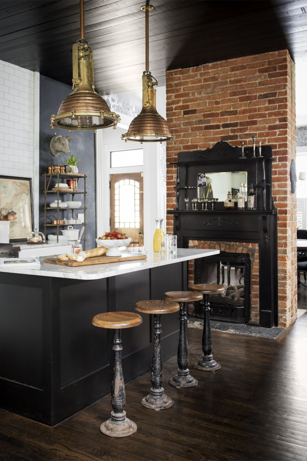 Black Kitchen Walls
 15 Black Kitchen Cabinets That You’ll Swoon For European